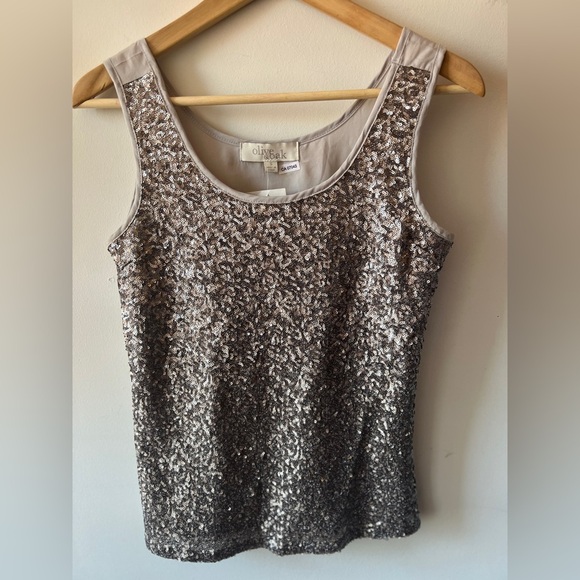 Olive & Oak Silver Sequin Top BNWT S - Picture 1 of 6